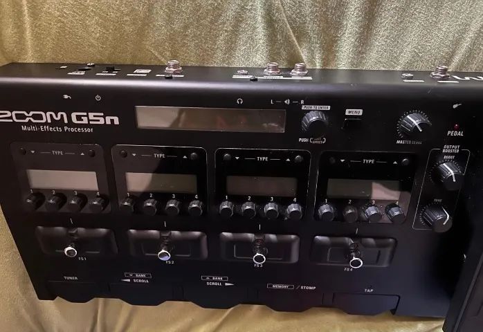 Zoom G5N - Pedaleira em estado de nova.