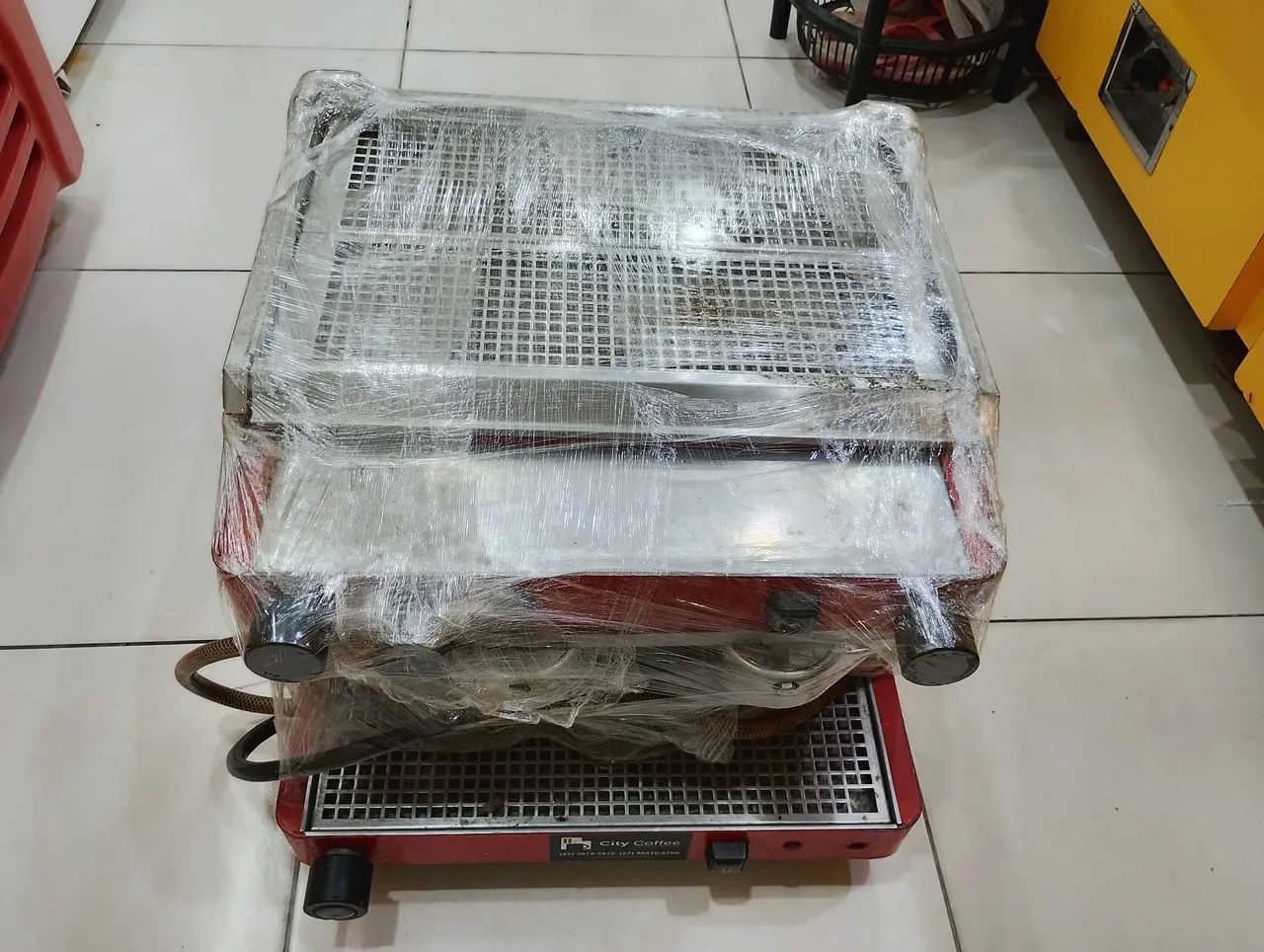 Máquina de café Industrial com Defeito. 