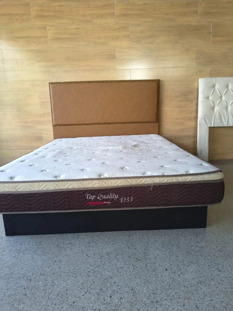 Cama de casal completa. 