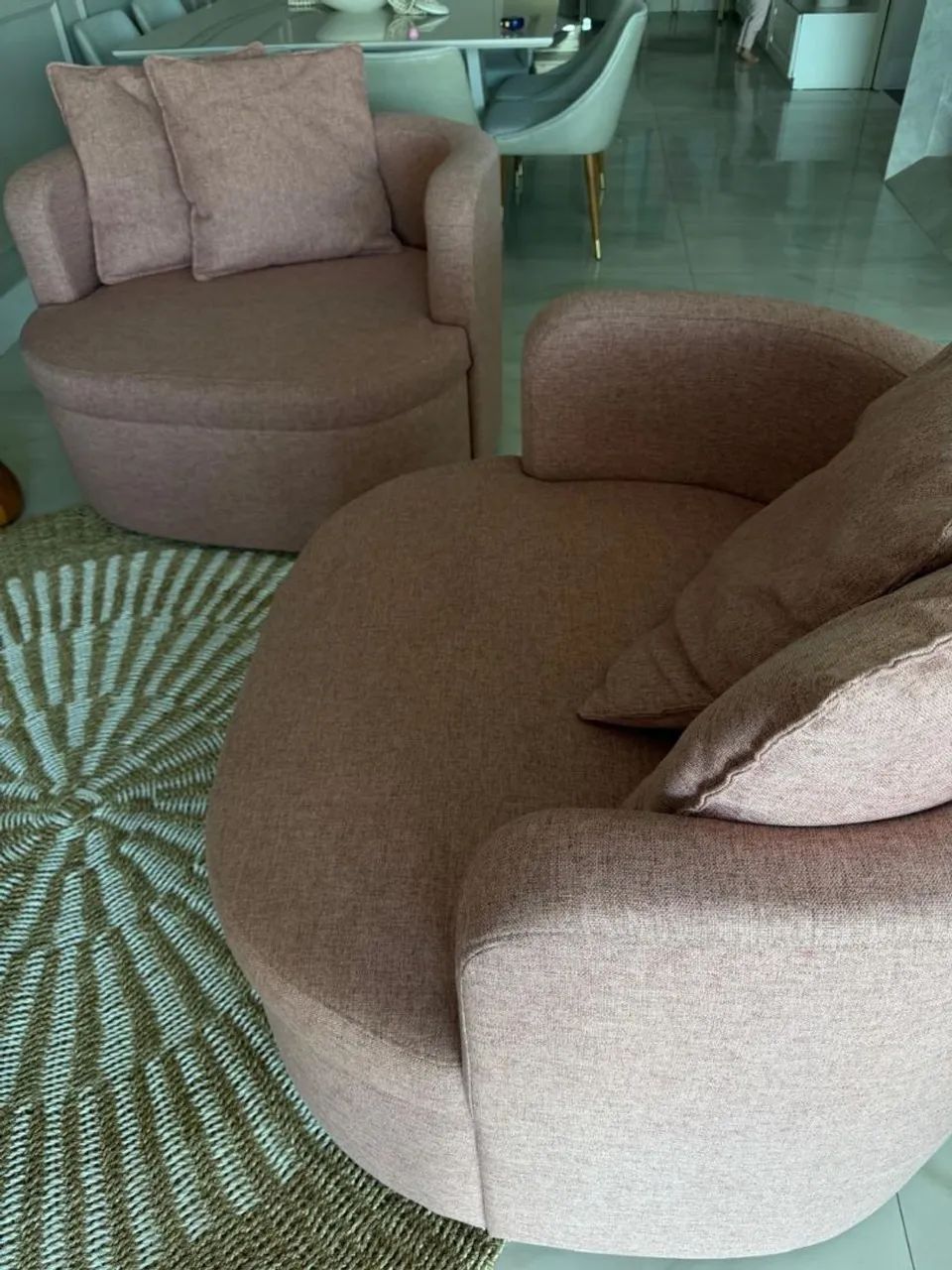 Par de Poltronas giratórias de alto padrão. Em perfeito estado.  - Foto 5
