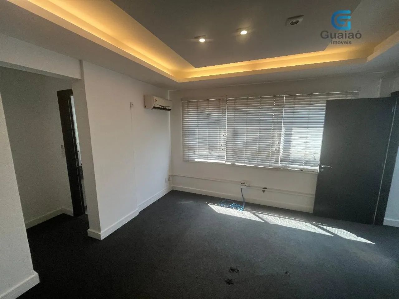 Alugo Ótimo Conjunto Comercial com 256 metros quadrados, Centro, Santos.