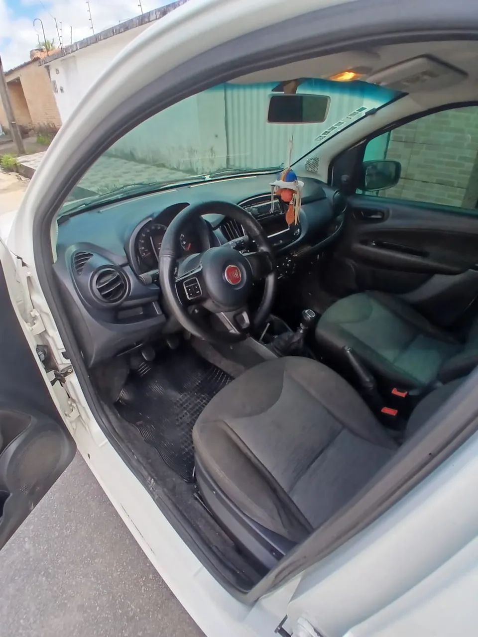 Fiat Uno Attractive 1.0 EVO Fire Flex 8V 5P 2016 - Foto 2