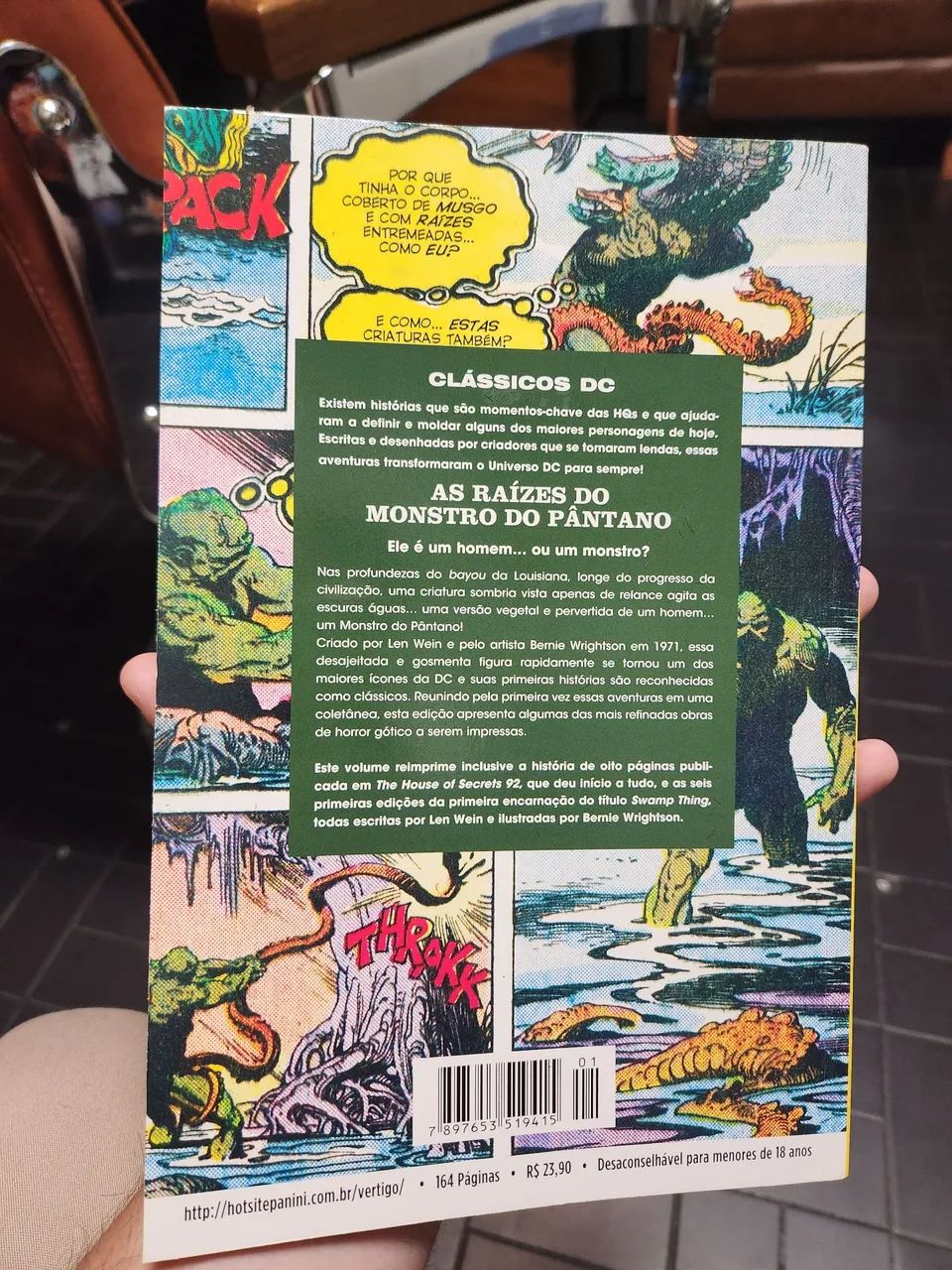 Monstro do Pântano - Raízes, volume 1 (Clássicos DC) - Foto 2