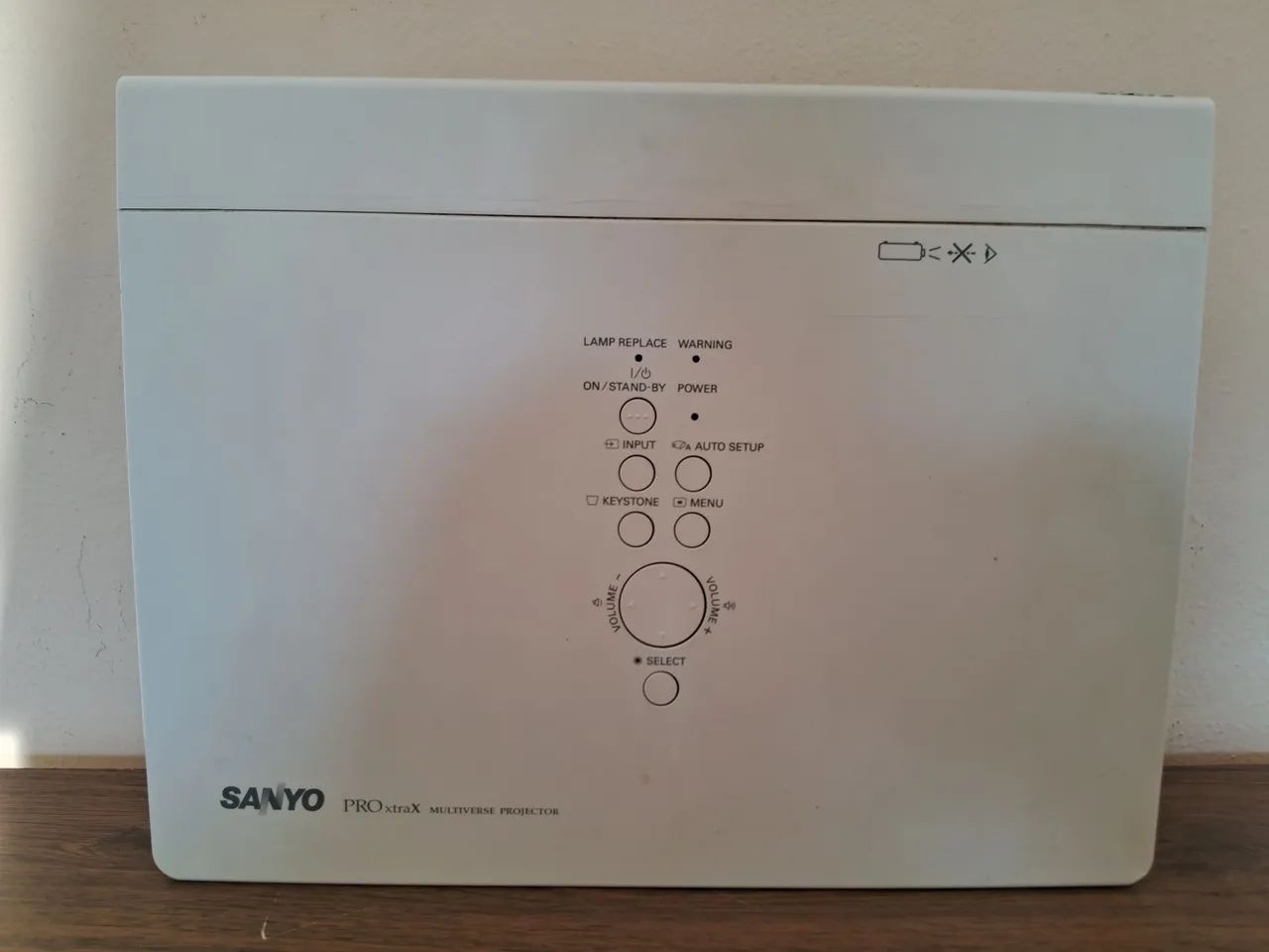 Projetor  Sanyo  XU105  - Foto 3