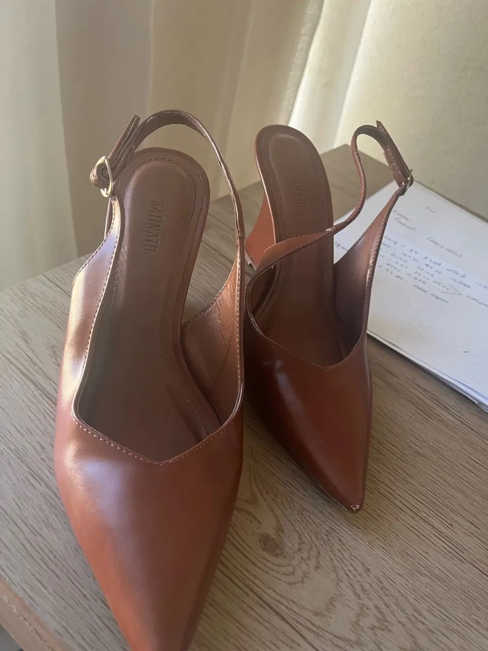 Scarpin marrom 