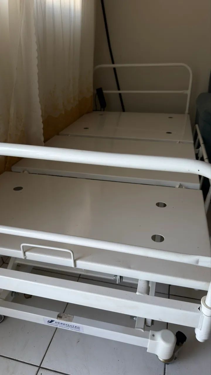 Cama Hospitalar Elétrica Desematec com Colchão e Controle