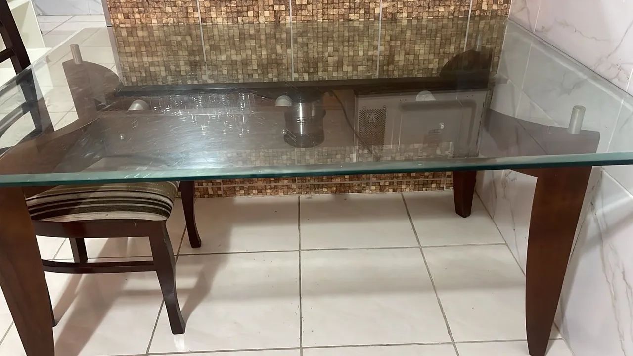 Vendo mesa de jantar com 3 cadeiras 64994315049730122