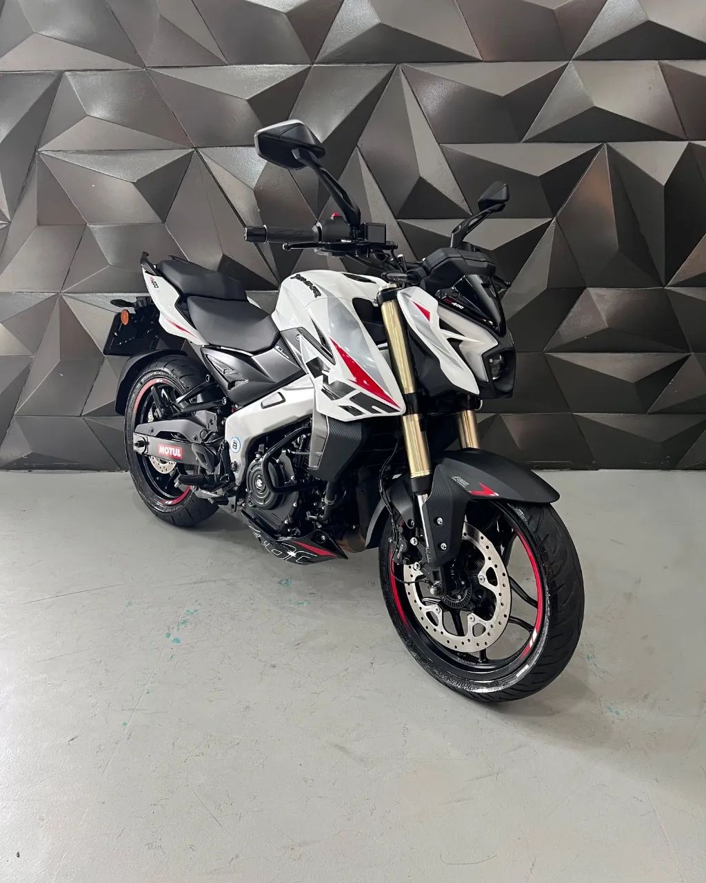 DOMINAR NS400Z