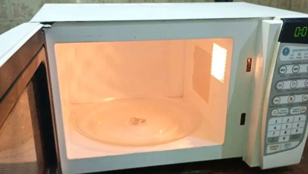 Micro-ondas Electrolux mt30 20L - Foto 3