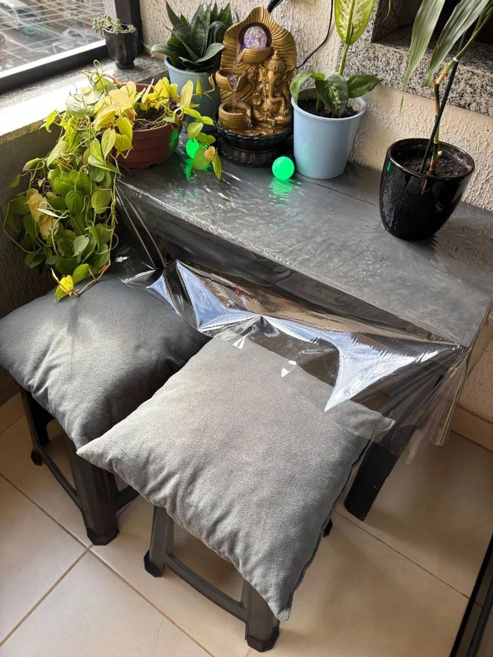 Mesa com duas banquetas  - Foto 2