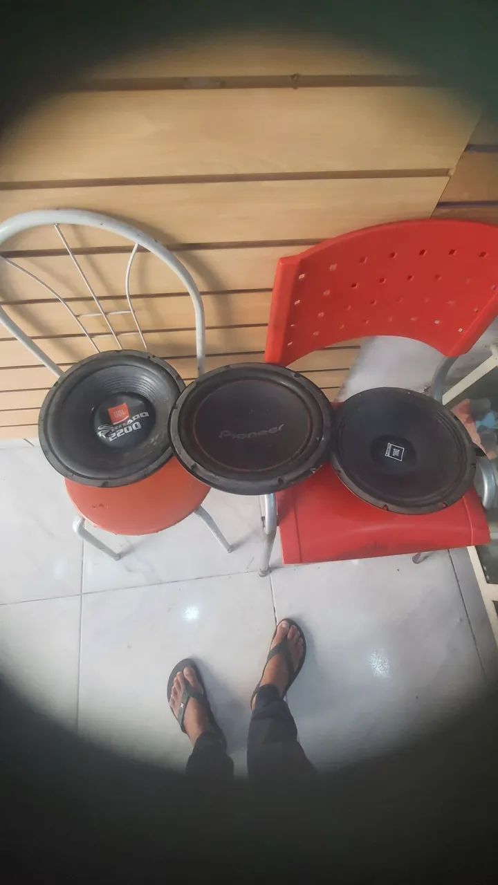 Vendo alto-falantes de 12 polegadas, 1 Pioneer 4x2 ohms 400w, 2 da JBL 4 ohms 