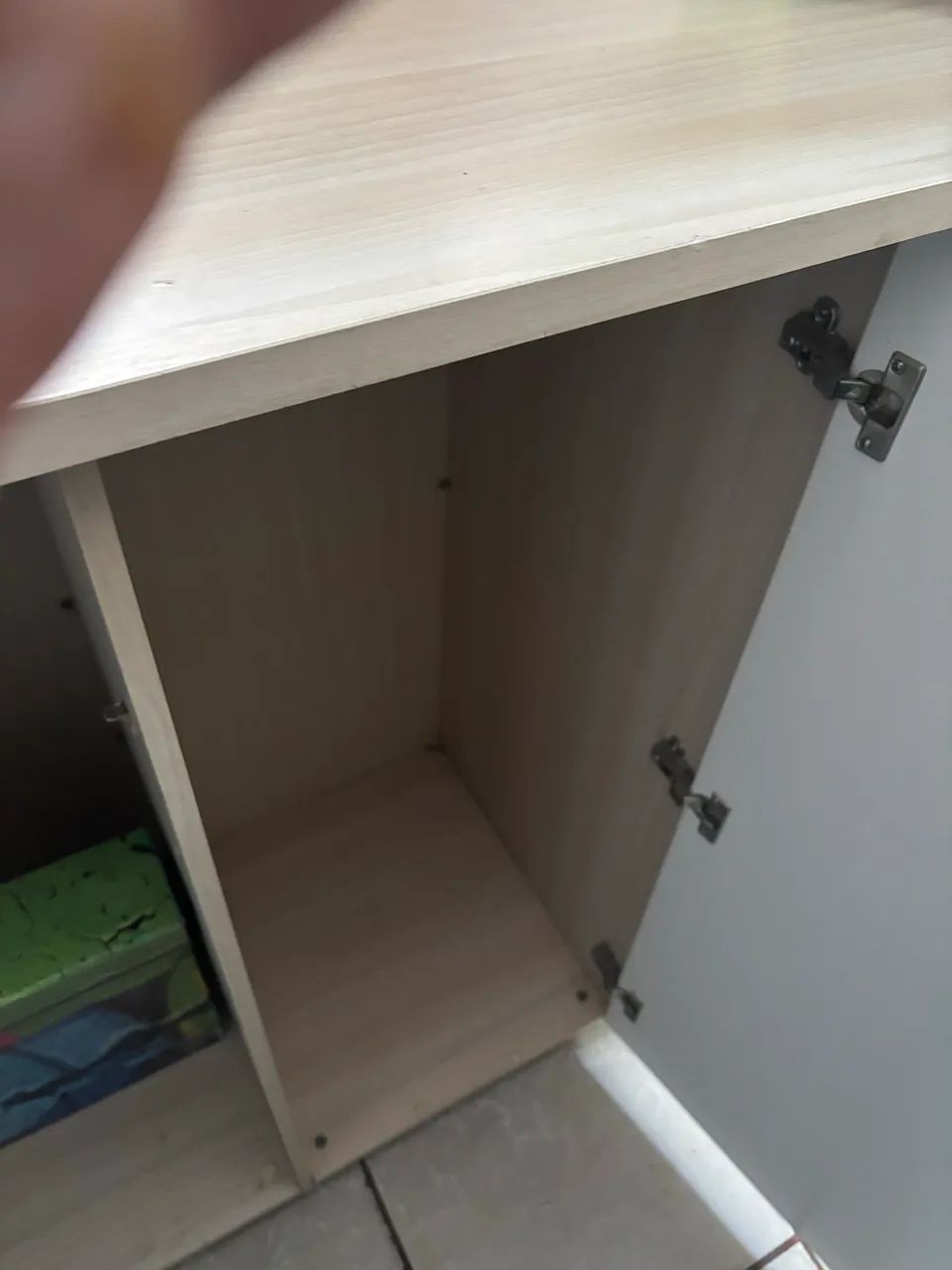 Cômoda 4 gavetas com 2 portas nova 