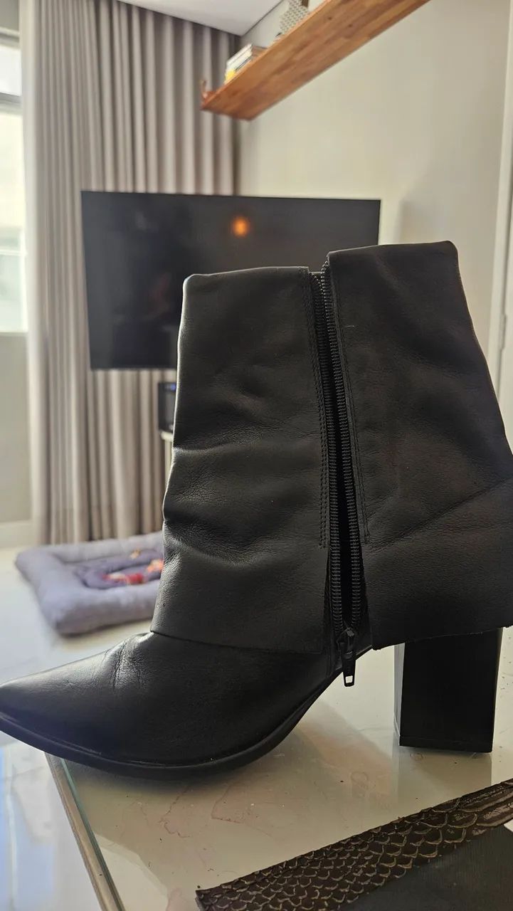 BOTA MODELO AREZZO COURO LEGITIMO NOVA  SEM USO - Foto 2