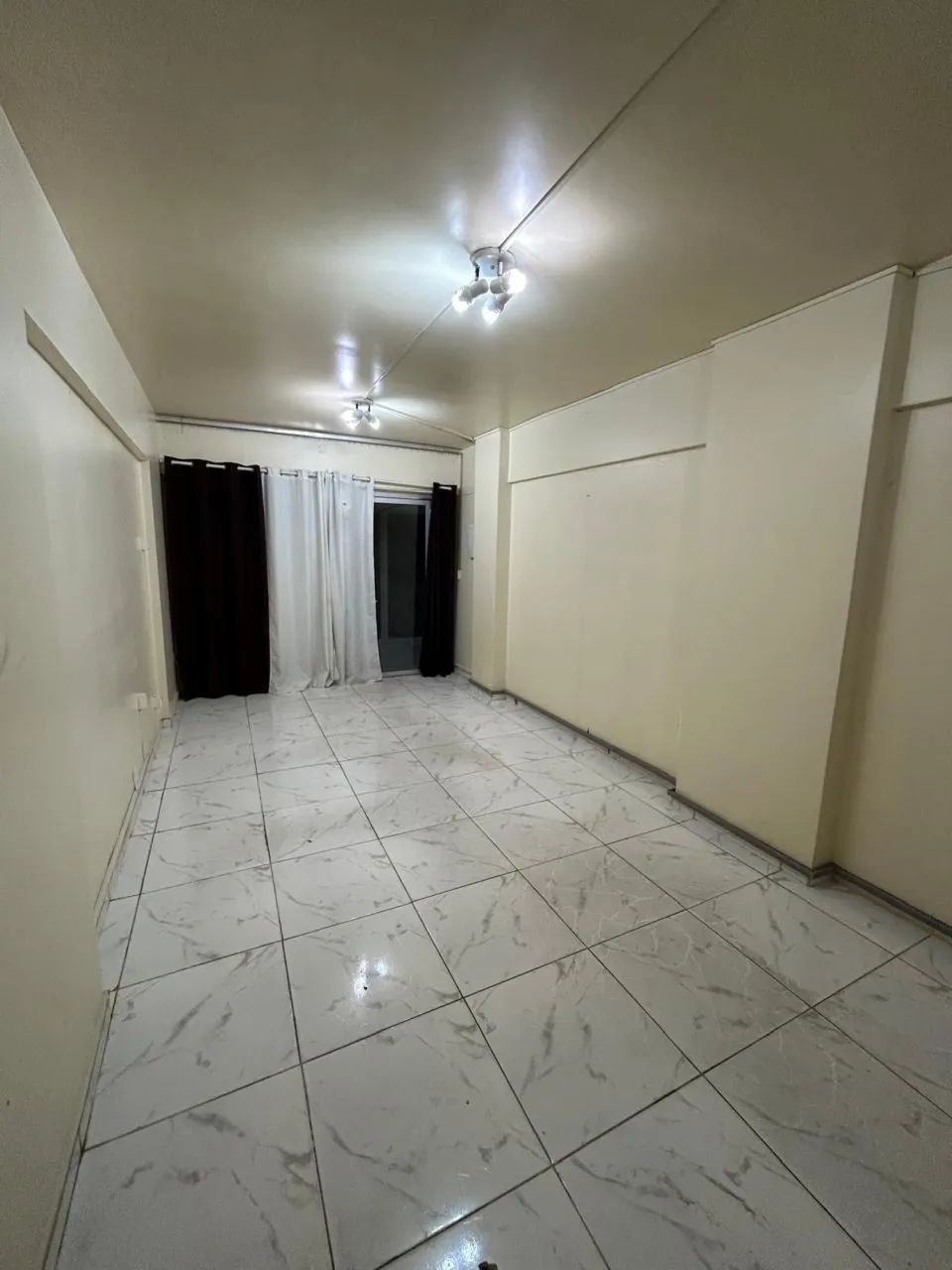 ALUGA-SE SALA COMERCIAL NO CENTRO - Foto 3