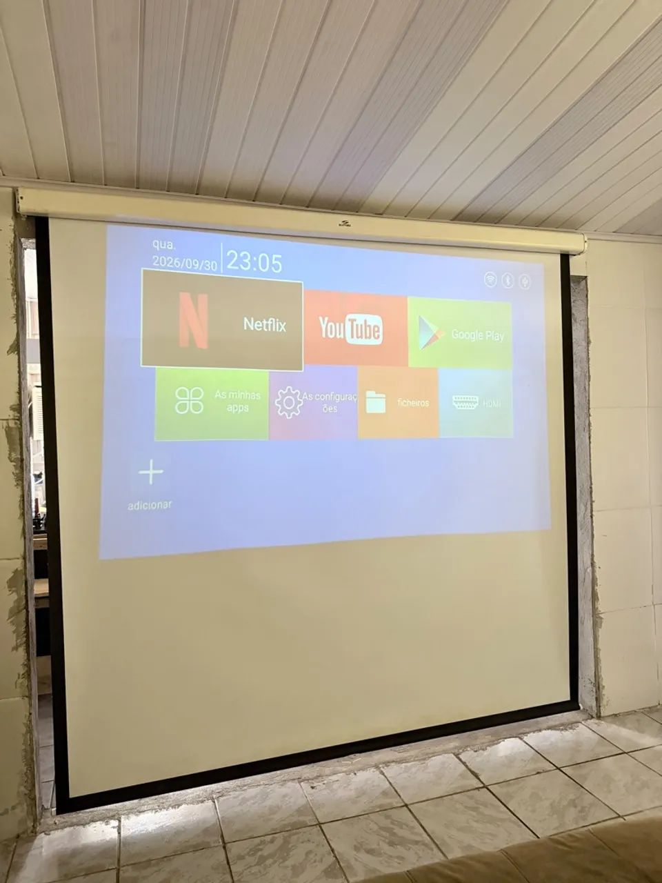 Projetor + telão + Fire stick