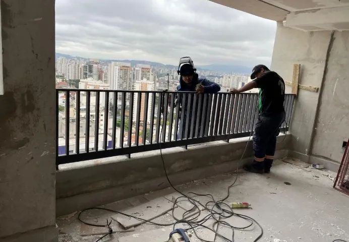 Guarda-Corpo e Grades de Proteção Sob Medida com Segurança - Foto 2