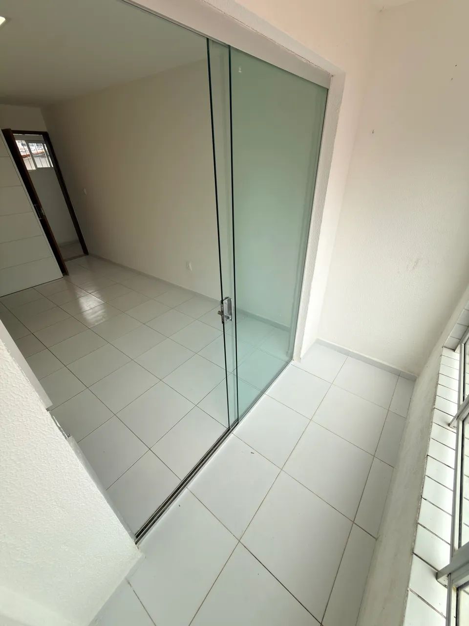BANCÁRIOS | ALUGA-SE | SEMI-MOBILIADO | 2 QUARTOS COM SUÍTE  - Foto 5