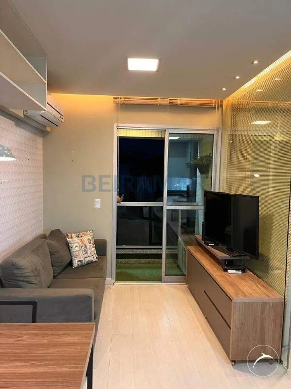 Apartamento mobiliado de 1 quarto, com varanda e vaga de garagem no Edifício Central - Par