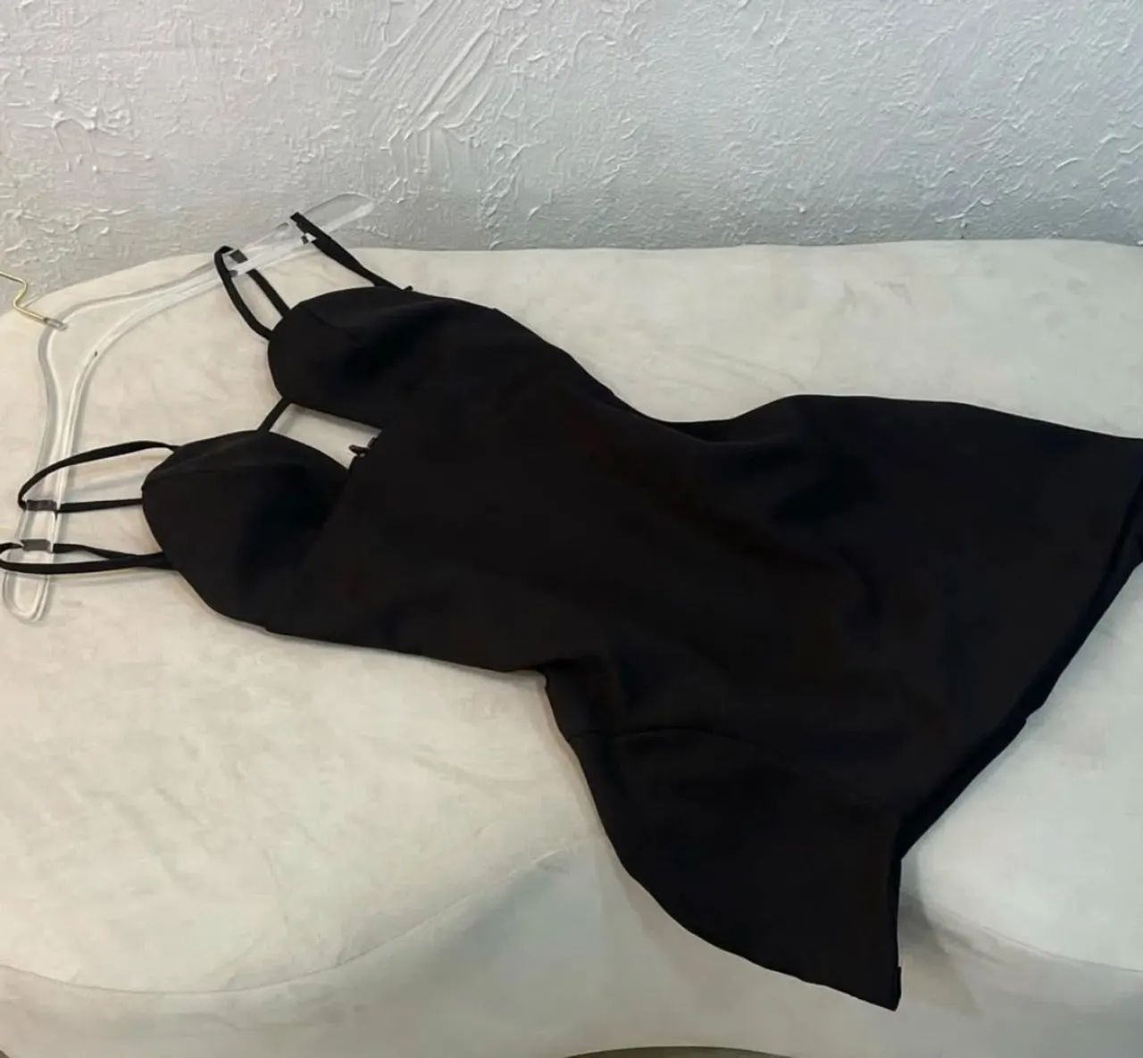 Vestido com decote preto - Foto 2