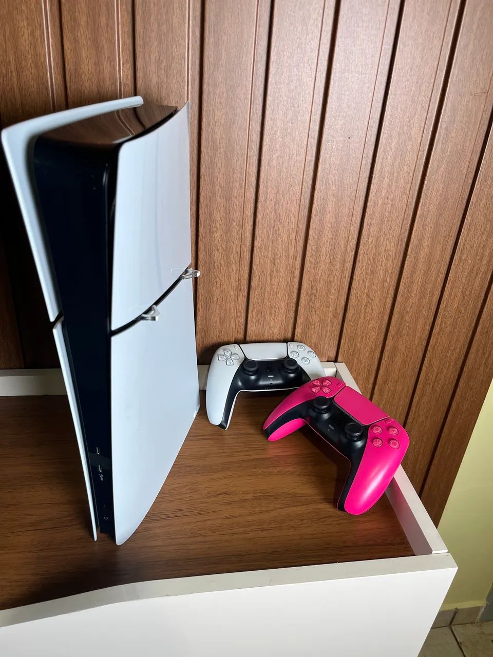 Play 5 1tb com 2 controles Ps5 - Foto 2