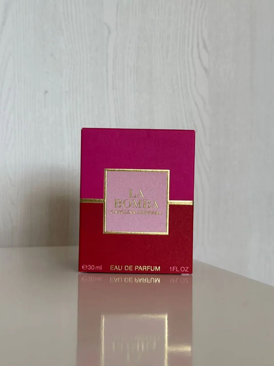 Perfume Lá bomba de Carolina Herrera  - Foto 2