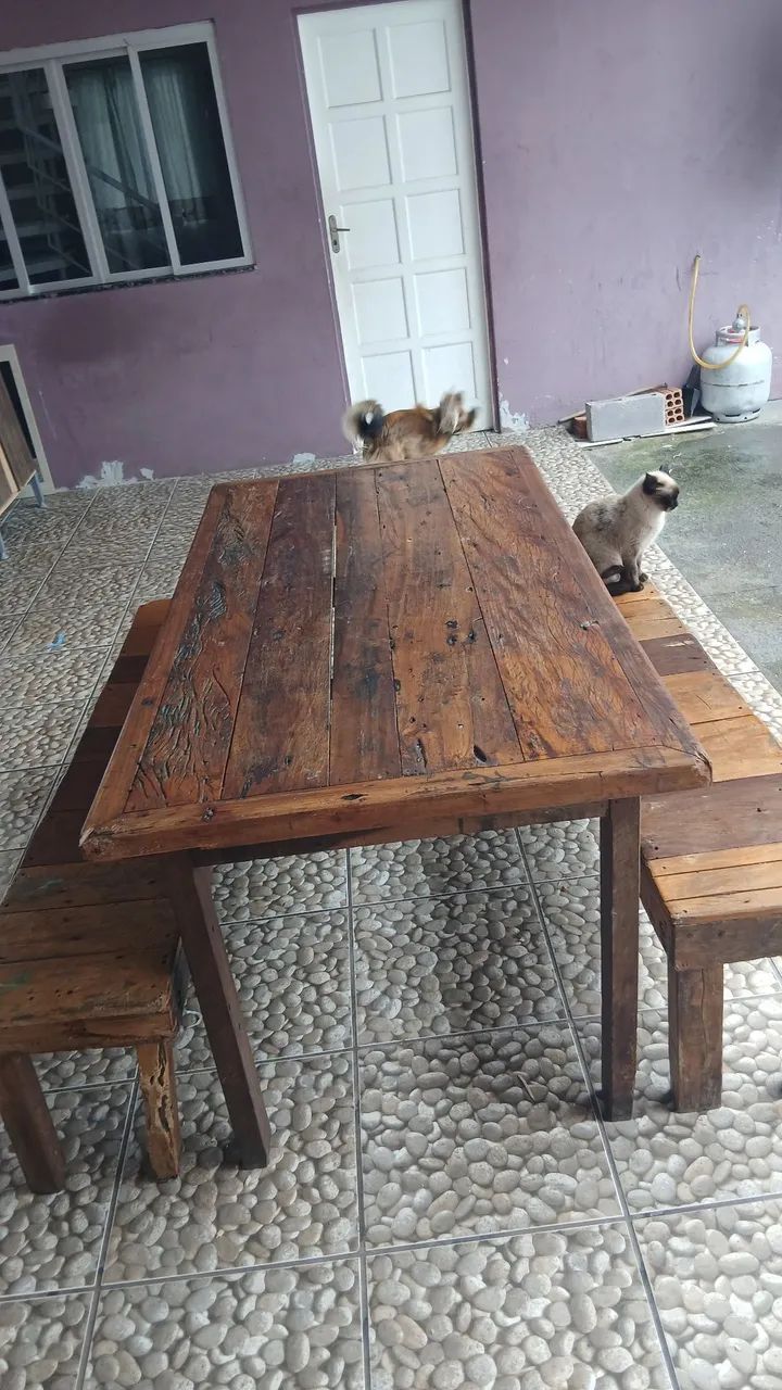 Mesa rústica de madeira com bancos - Foto 2