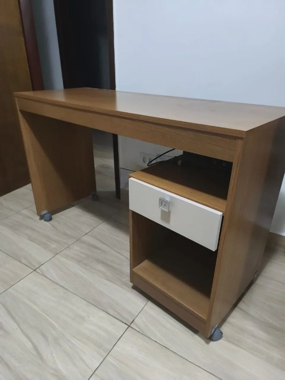 Escrivaninha / Mesa para Home Office com Rodinhas - Ótimo Estado - Foto 5