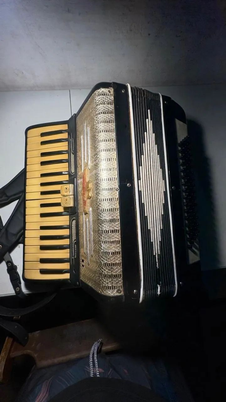 Sanfona Todeschini 80 baixos 