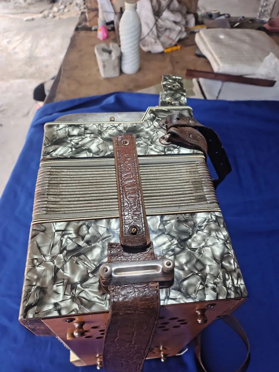 Acordeon cromática C e Grif 24 baixos - Foto 2