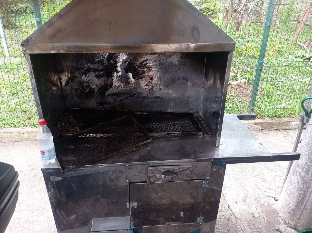 Carrinho de churrasco semi novo 