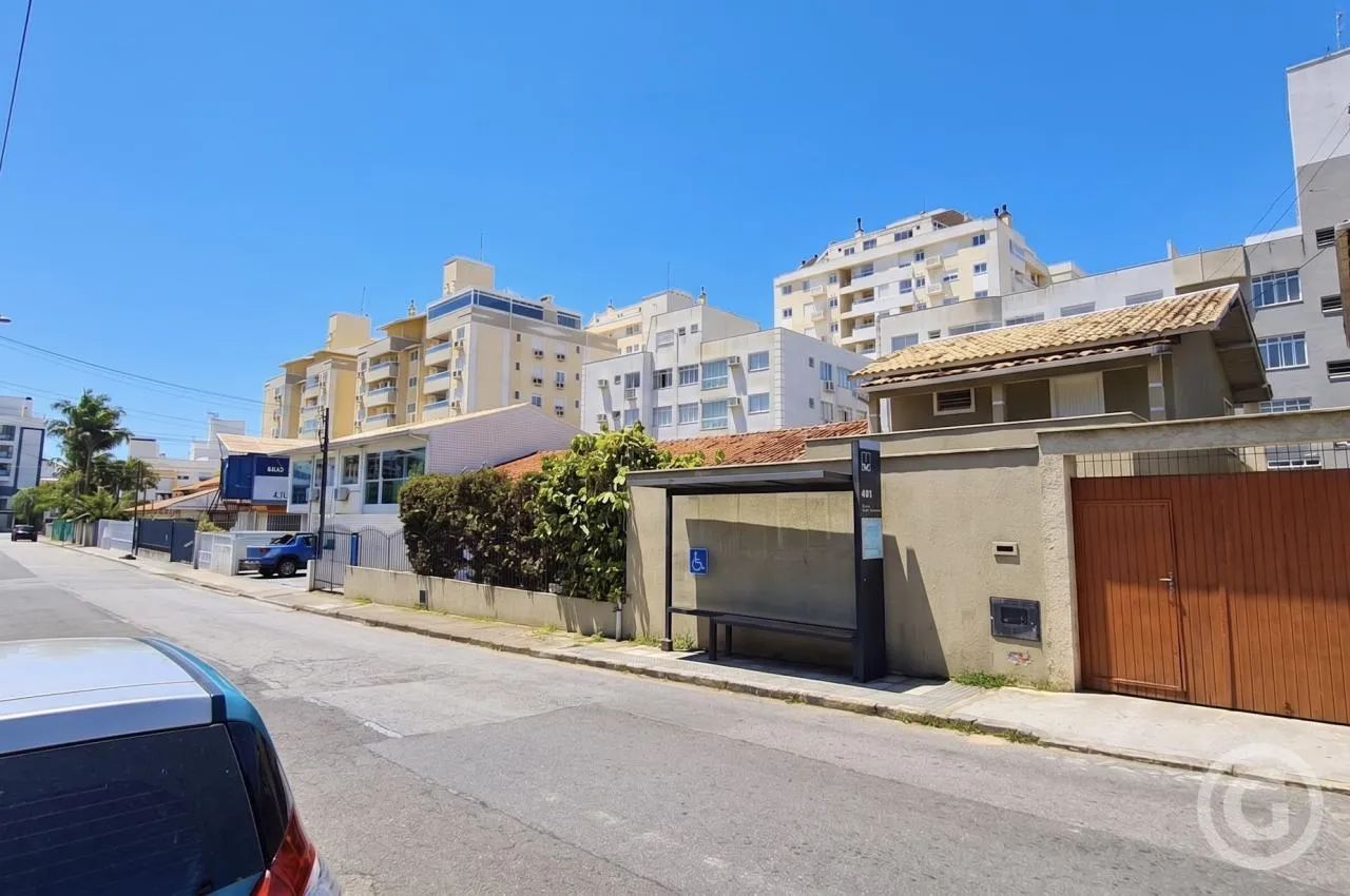 Casa comercial em Florianópolis com ampla metragem e estrutura ideal para o seu negócio - Foto 2