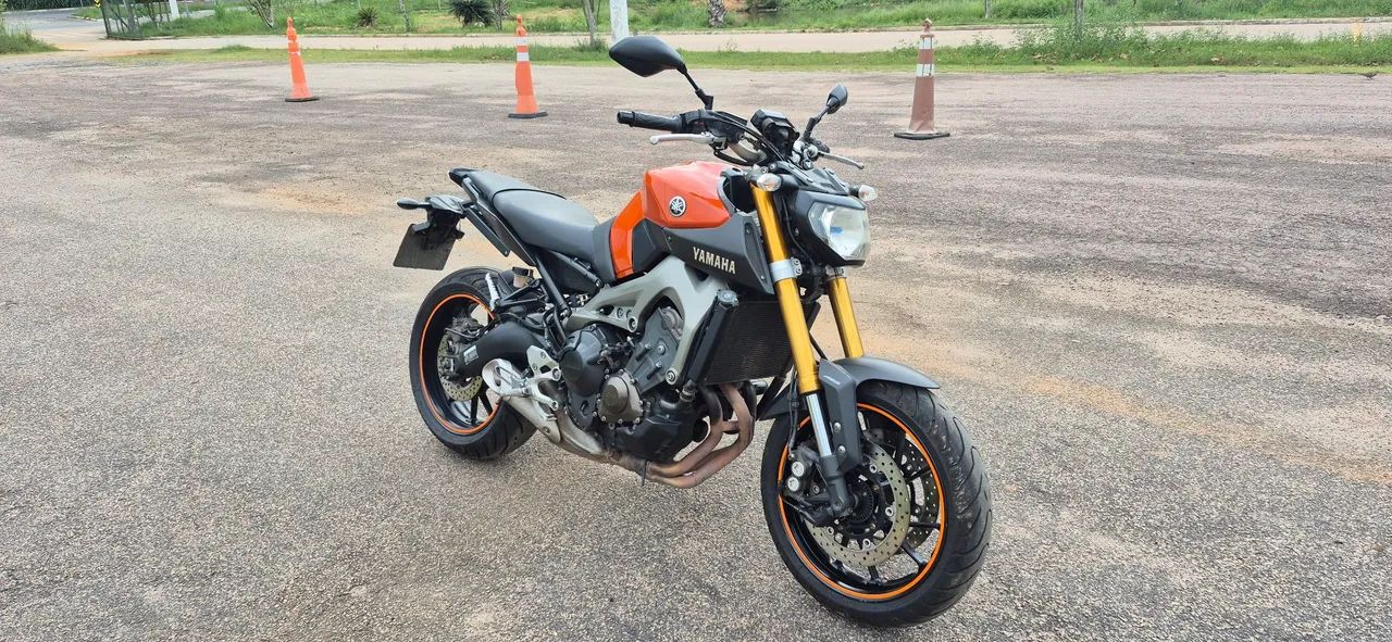 Vendo MT09 laranja 2014/15