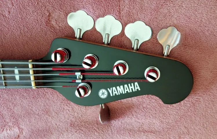 Baixo Yamaha BB415 