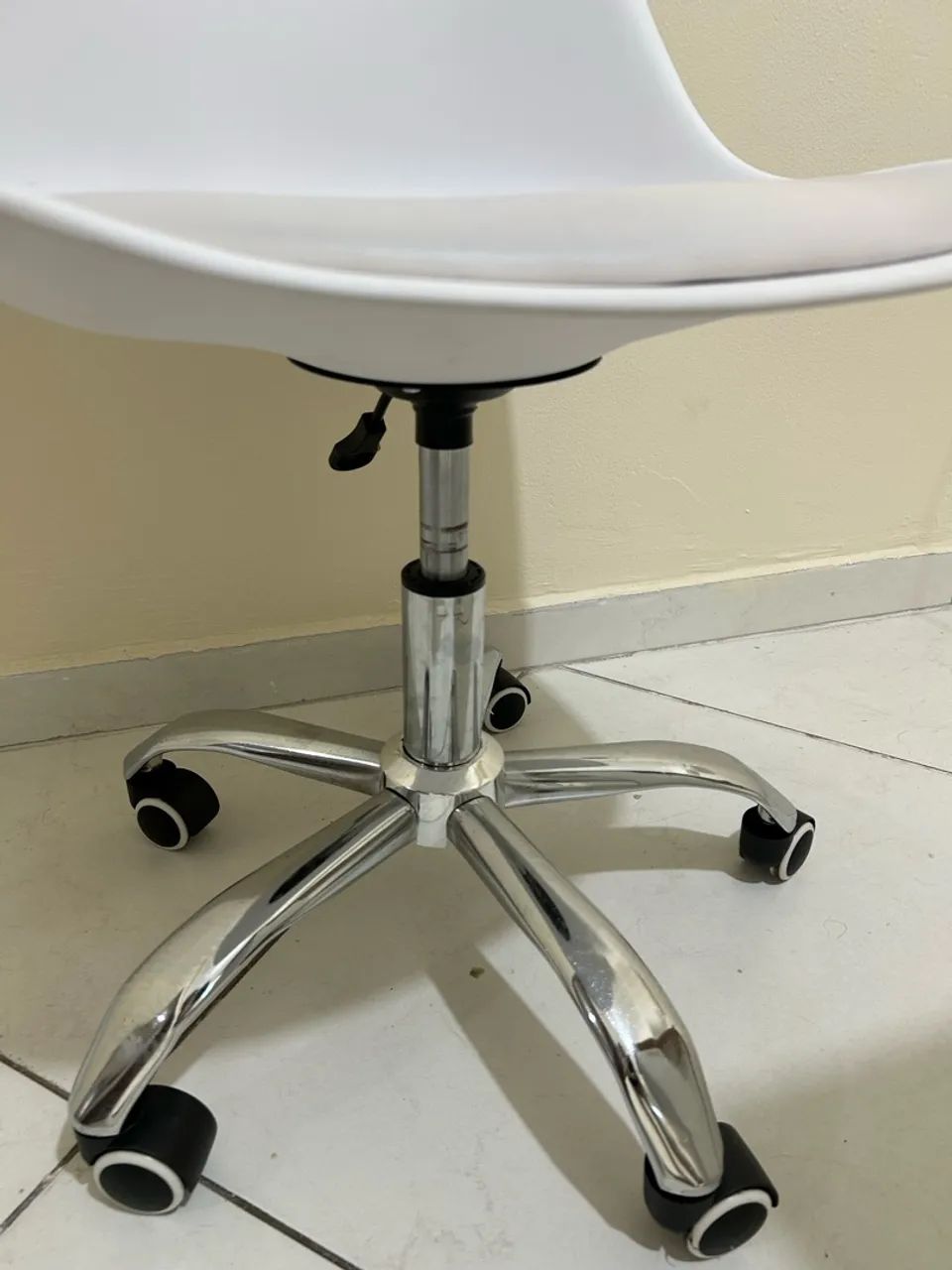 Escrivaninha e cadeira para consultório. - Foto 4