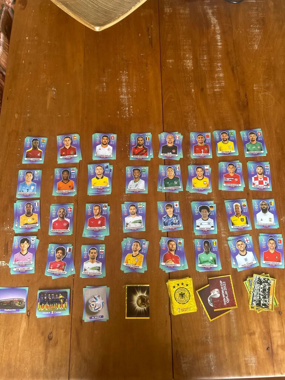 Lote 212 figurinhas copa do mundo 2022