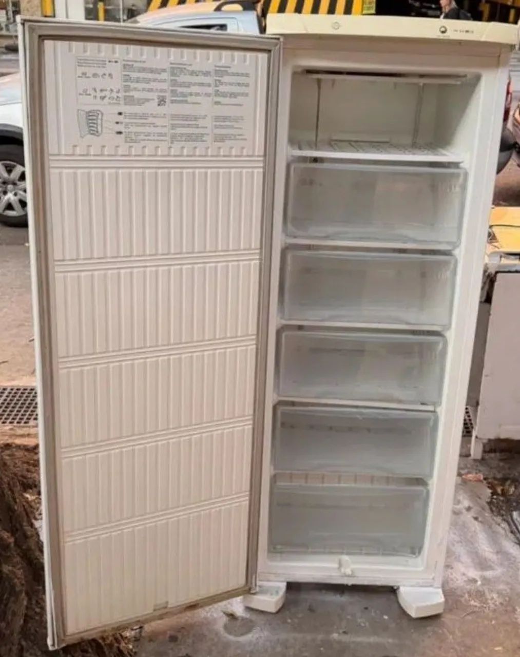 Freezer vertical Eletrolux 220l