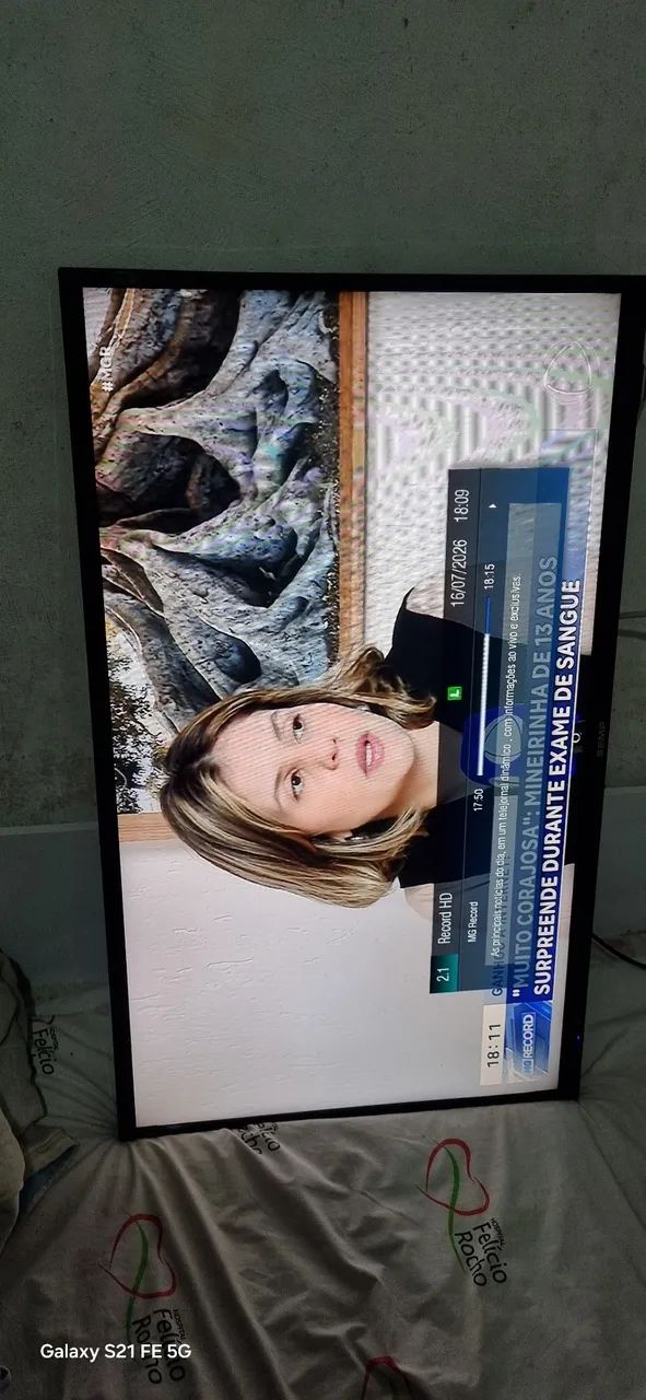 Vendo tv semp 39 polegadas funcionando perfeitamente não tem controle nem pezinho  - Foto 2