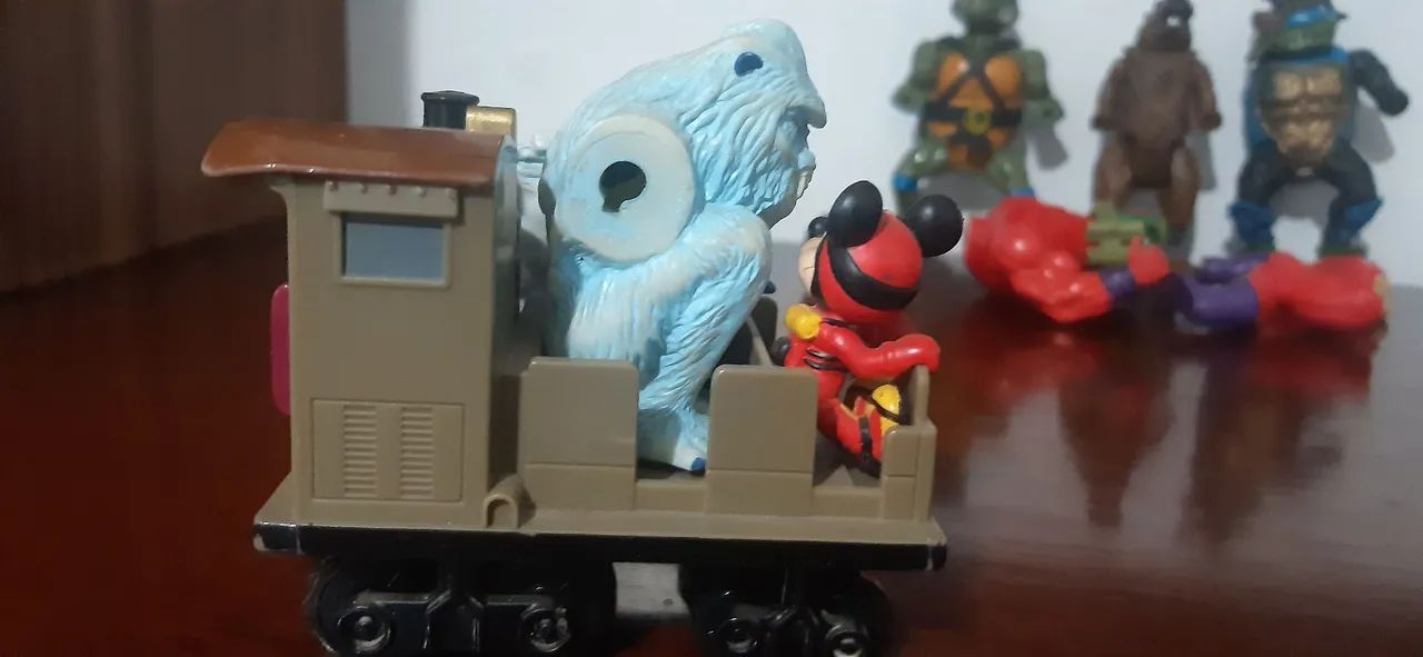 Bonecos TMNT/Disney antigos com avarias  - Foto 5