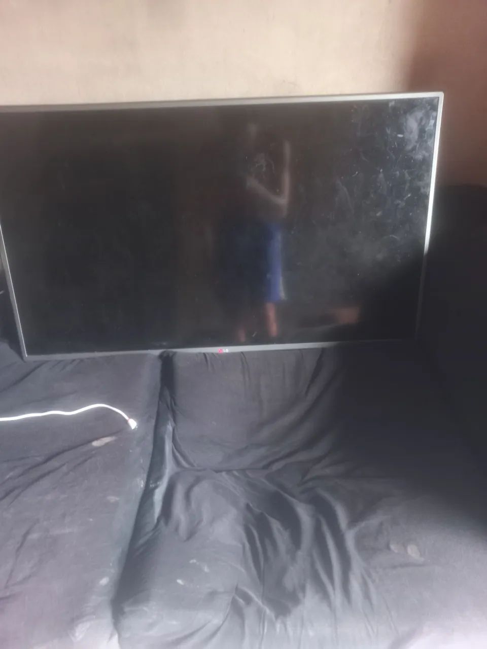 Tv com mancha preta mais dar de assistir 