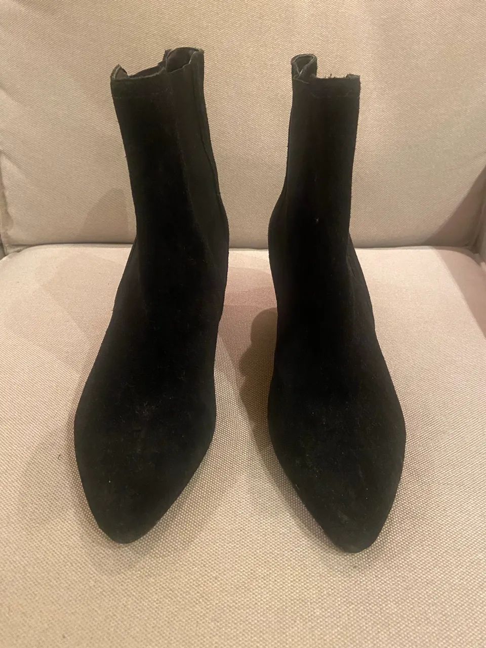 Bota preta de camurça 