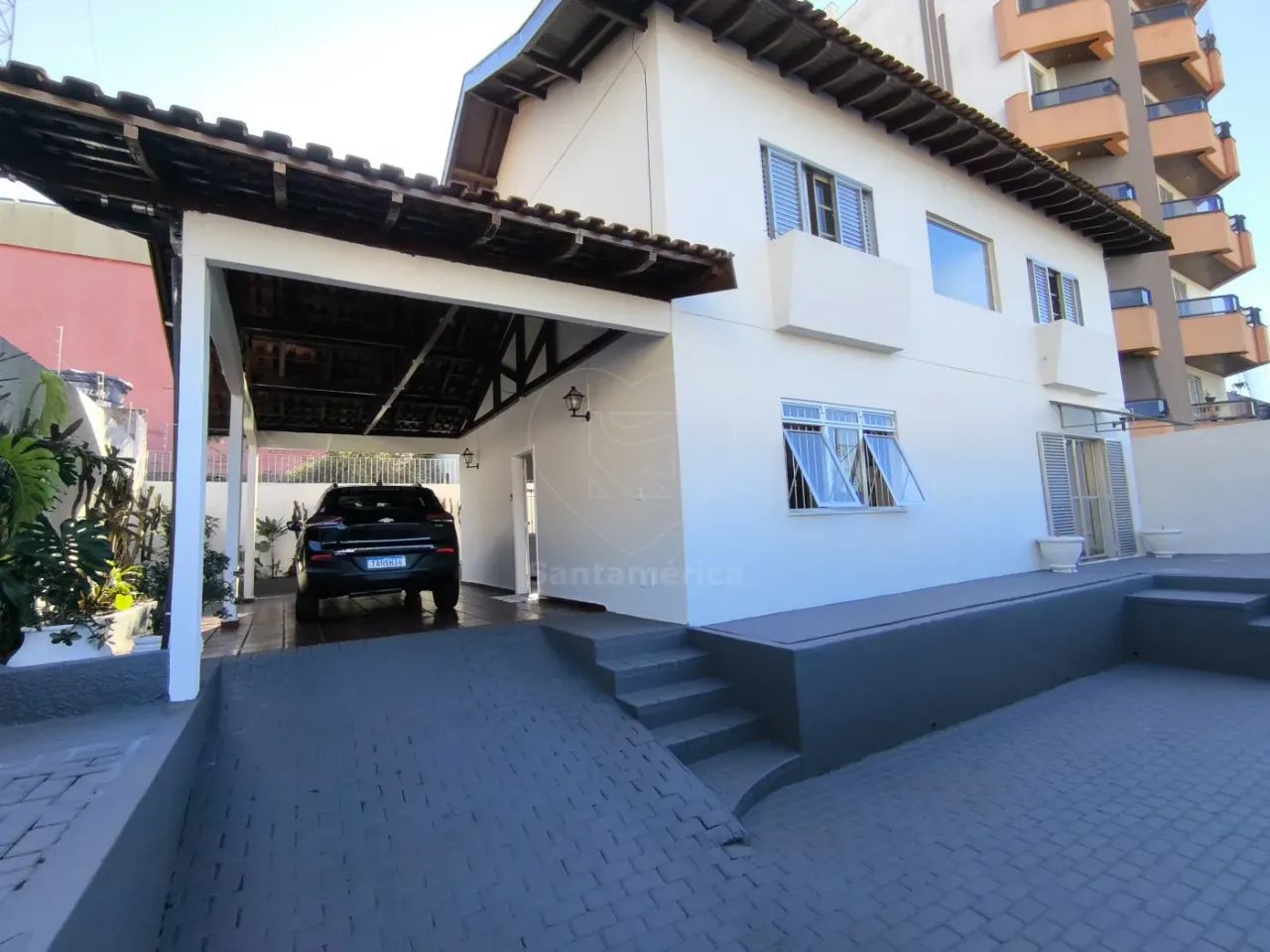 Sobrado Comercial à Venda e para Alugar Próximo à Higienópolis e ao Centro de Londrina