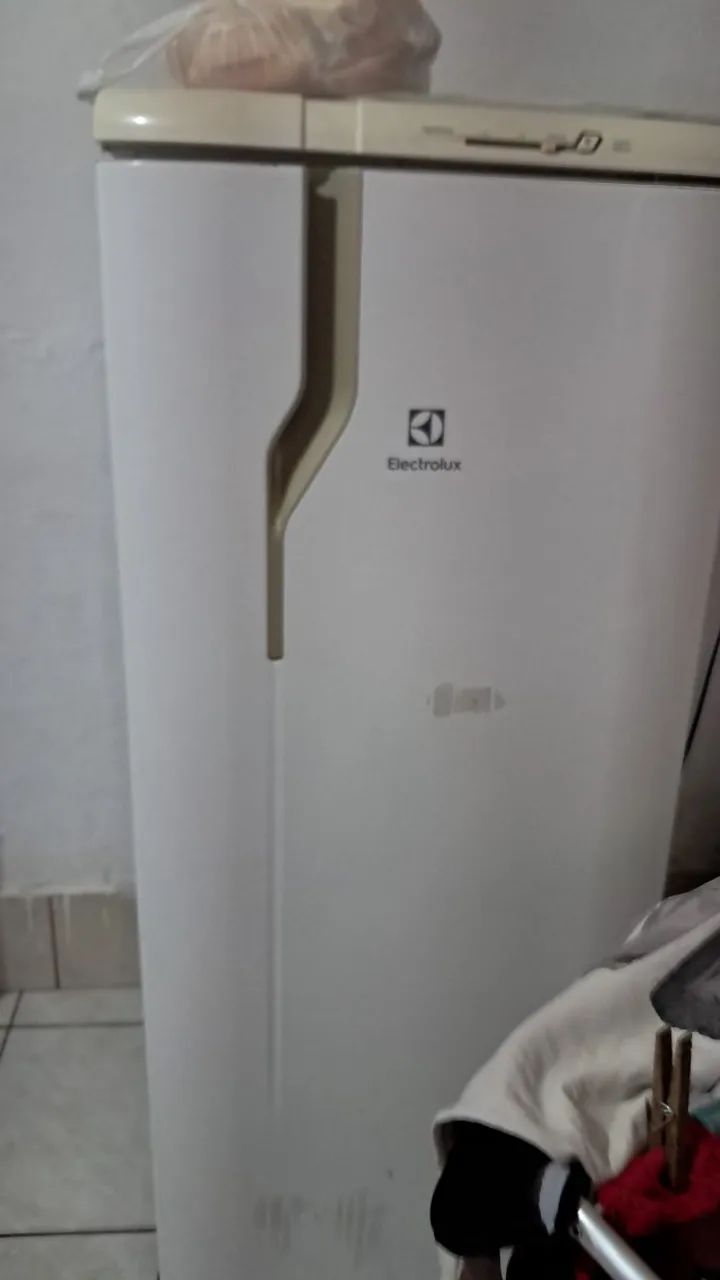 Vendo geladeira Electrolux funcionando bem 