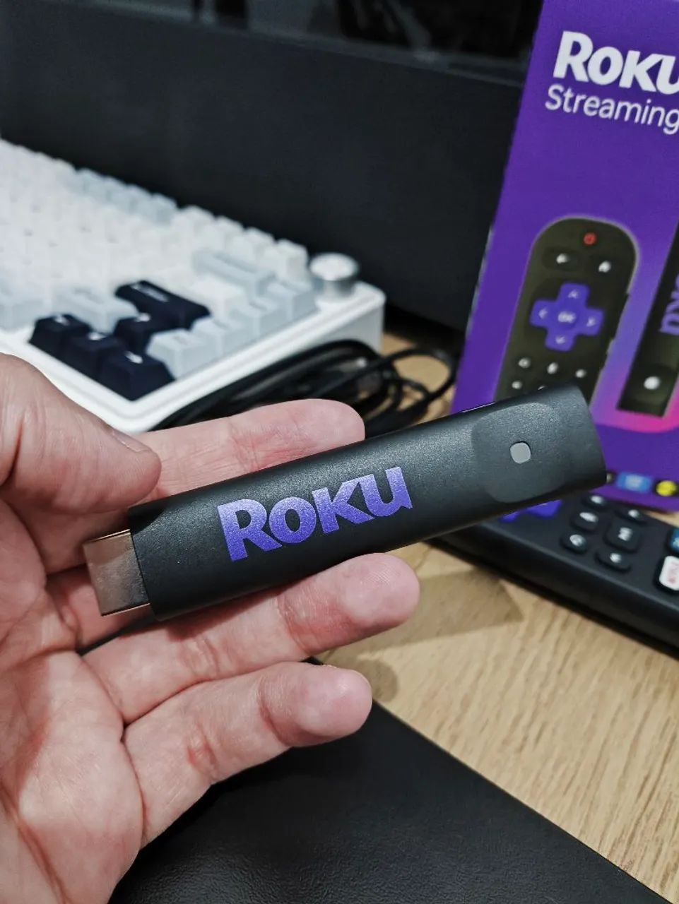 Roku Streaming Stick, Tv Box, transforma a Tv em Smart TV - Foto 2