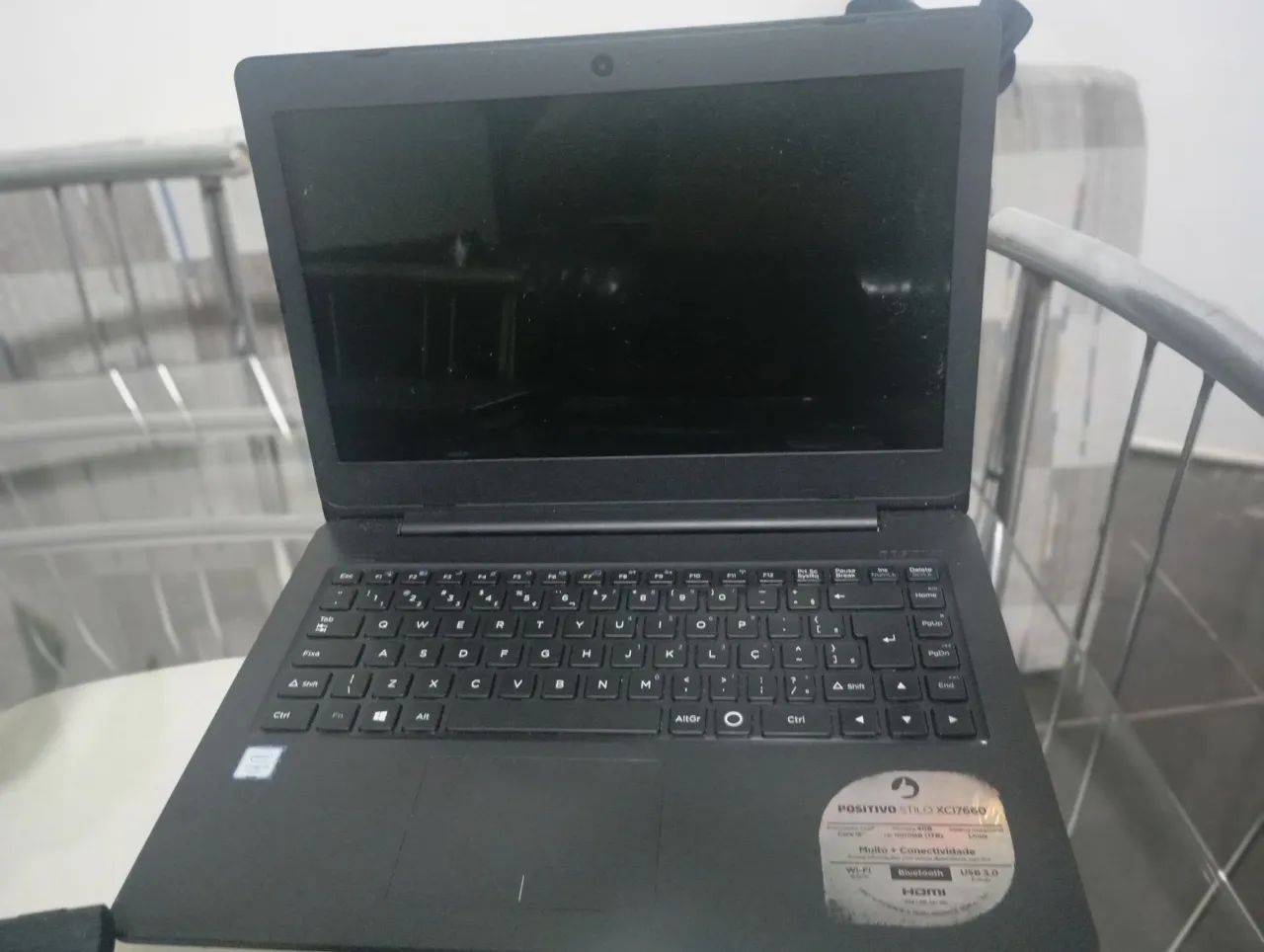 2 Notebooks sem funcionamento para retirada de peças 