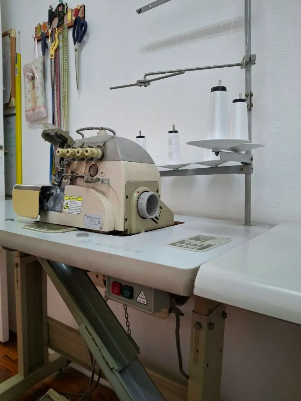 Maquina Overlock Singer 