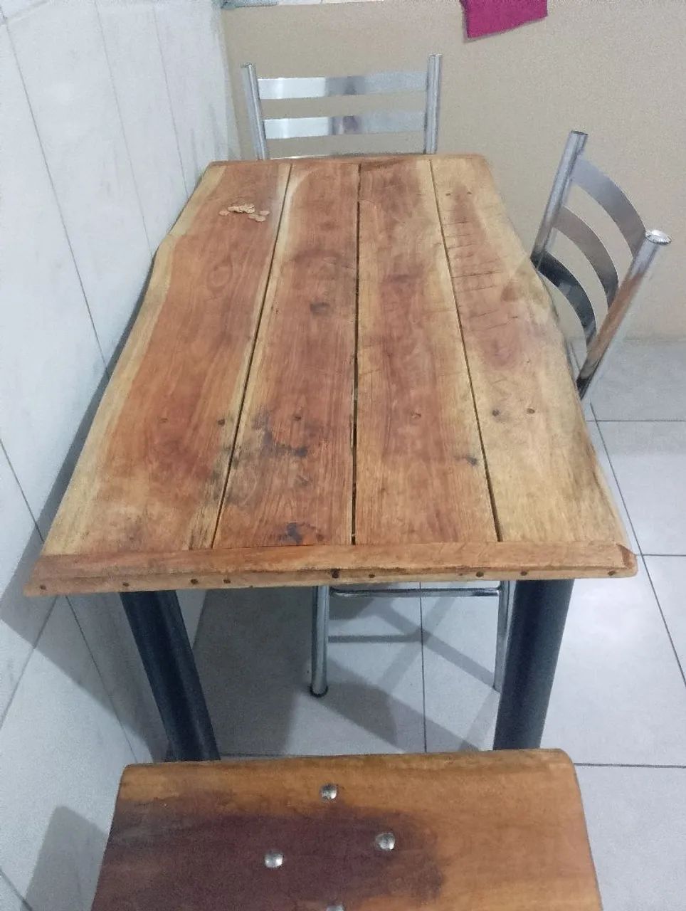Mesa de madeira feita a mão 