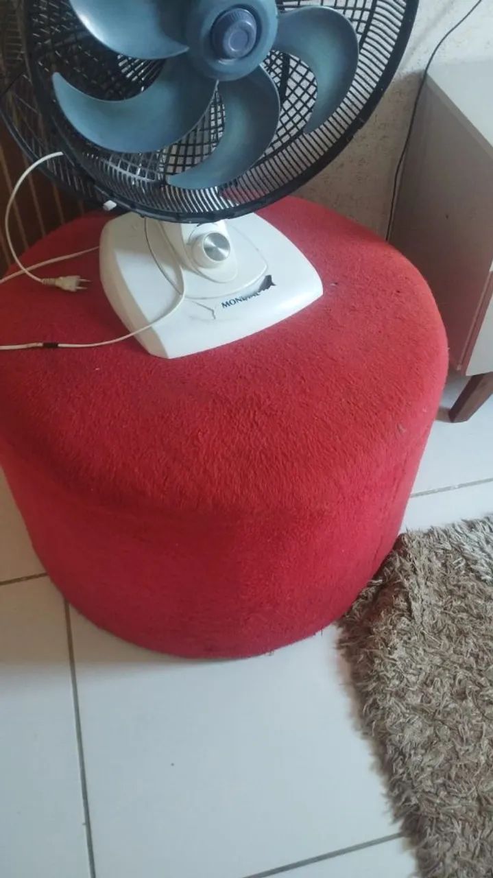 Vendo conjunto de poltrona com puffs  - Foto 2