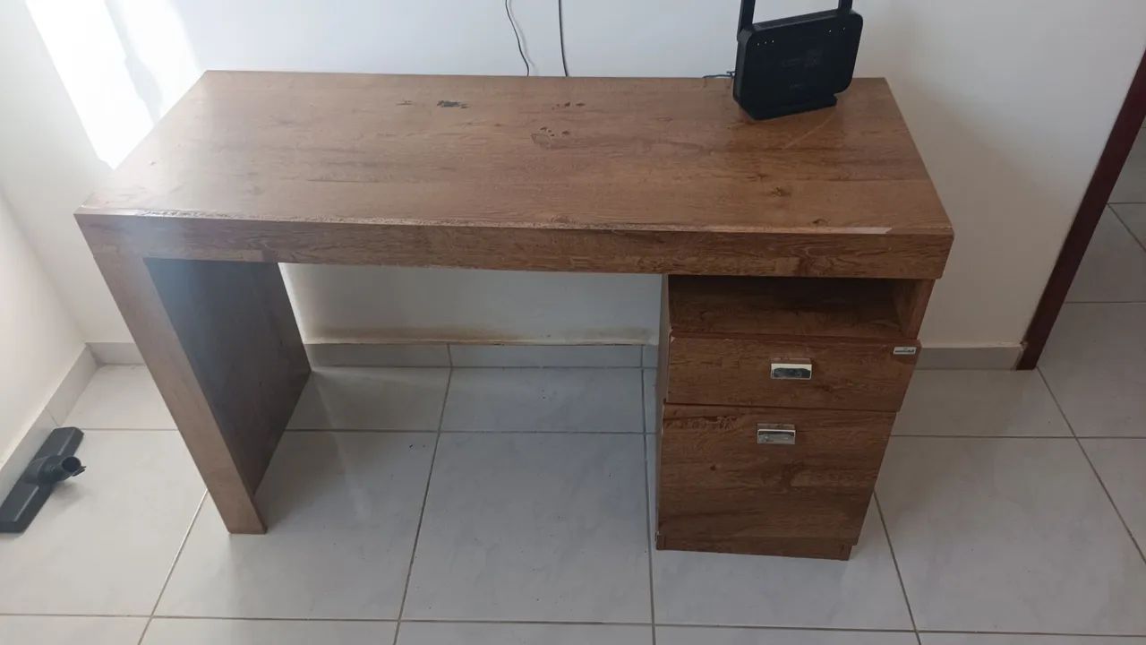 Escrivania com Avaria