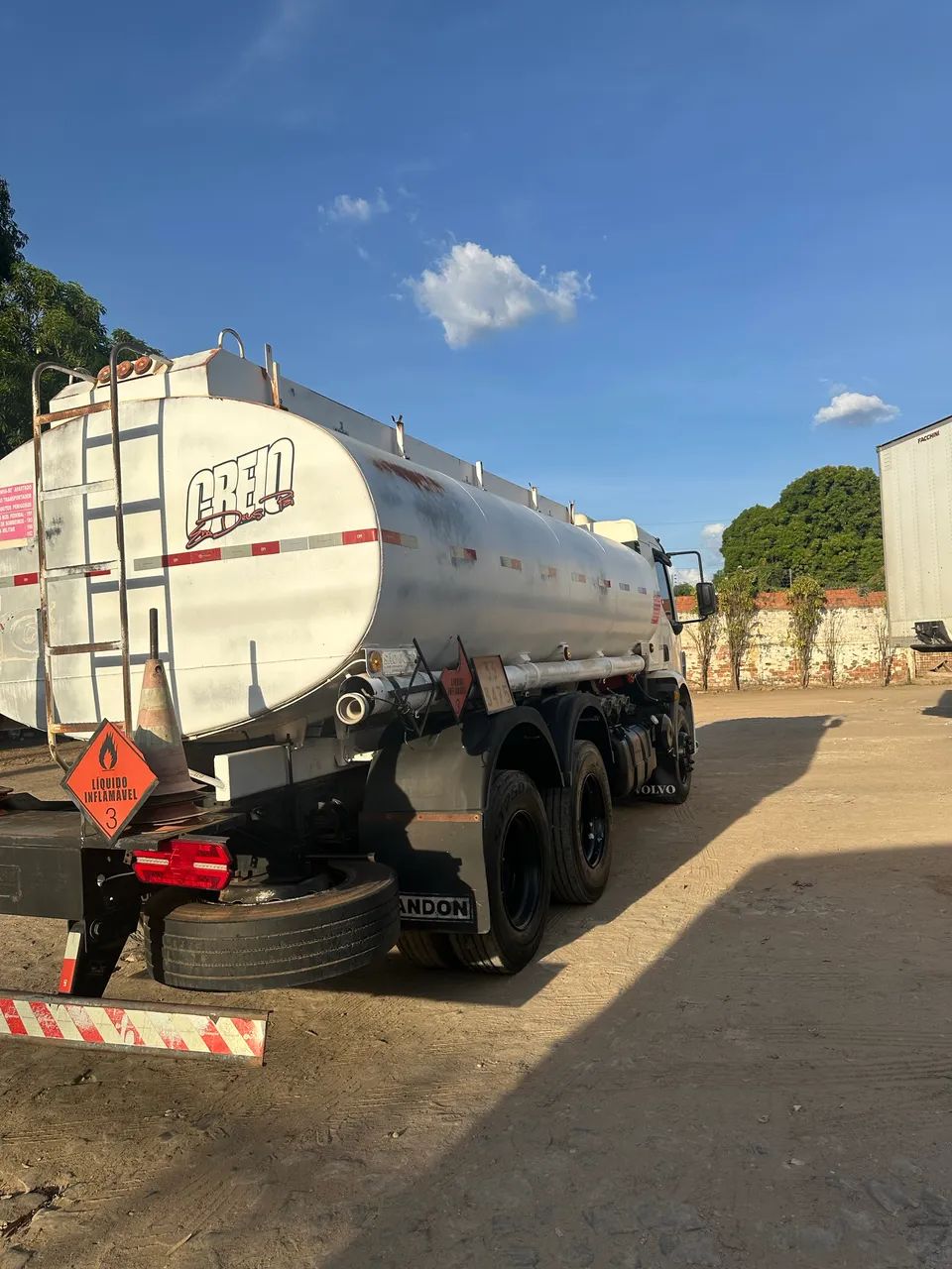 CAMINHÃO VOLVO VM270/COMBUSTÍVEIS - Foto 4
