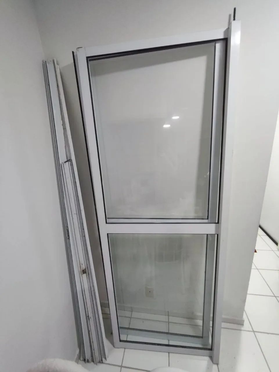 Porta janela de alumínio com vidro usada